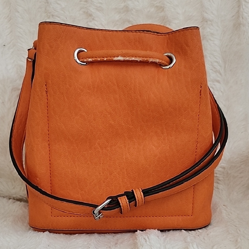 Calvin Klein Orange Shoulder Bag with Drawstring Closure and Leather Material - Picture 2 of 5